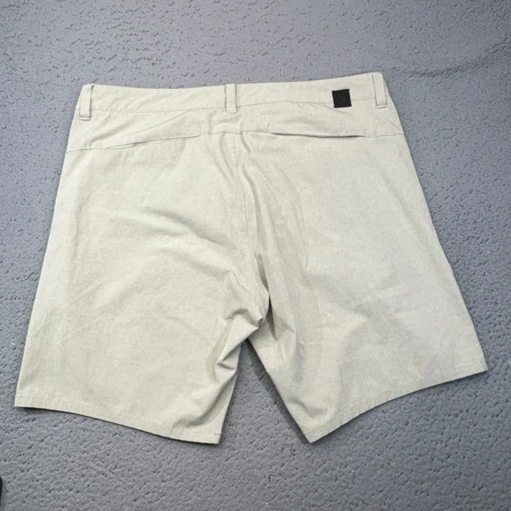 Vuori Aim Shorts Mens 36 Khaki Heathered Performance Hybrid V368 Golf Travel